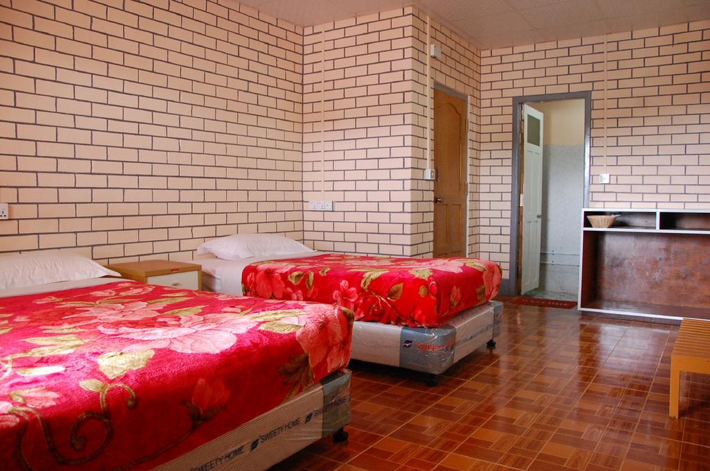 Dormitory @ Golden Kalaw Hotel Екстер'єр фото