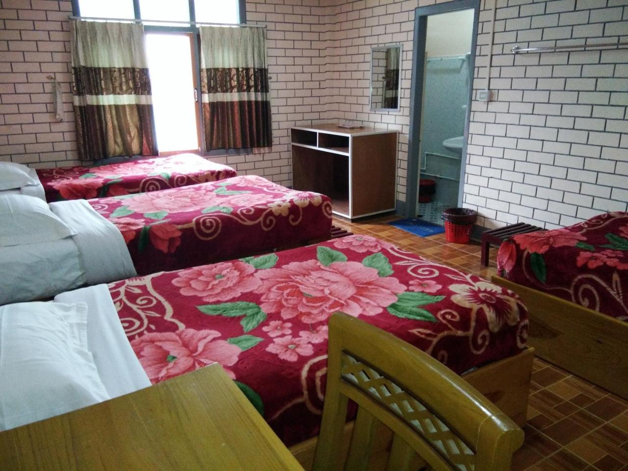 Dormitory @ Golden Kalaw Hotel Екстер'єр фото